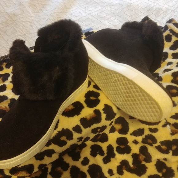 Shoes - Picture 2 of 3